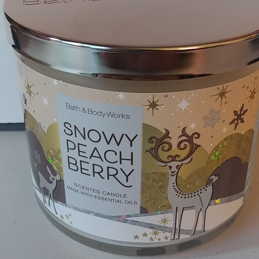 Bath & Body Works 3 wick snowy peach berry candle